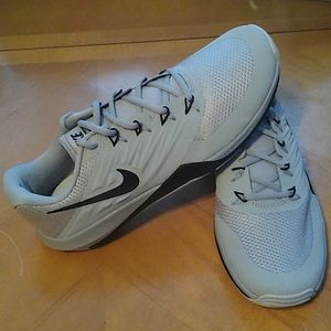 NWOT - Nike shoes